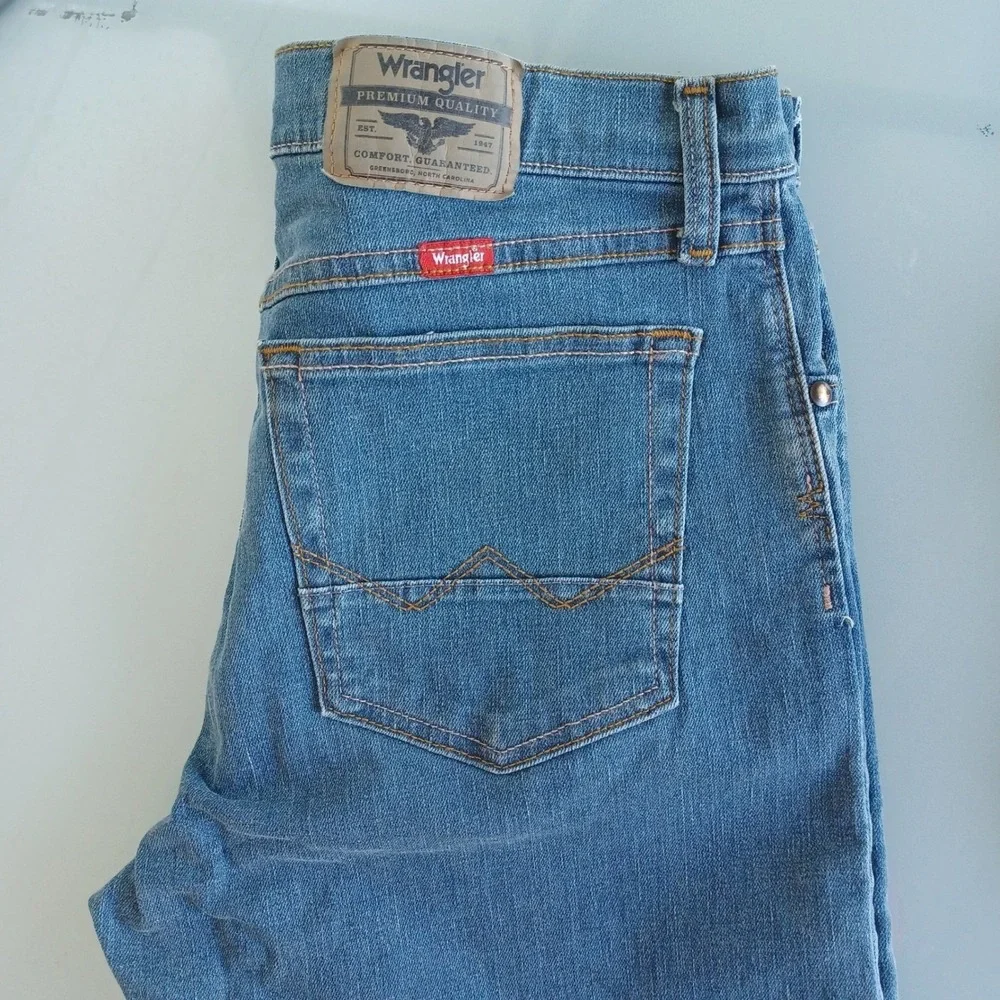 Wrangler 5 Star Straight Fit Men Jeans 32x32 Free to Stretch Blue Denim NWT NEW‎
